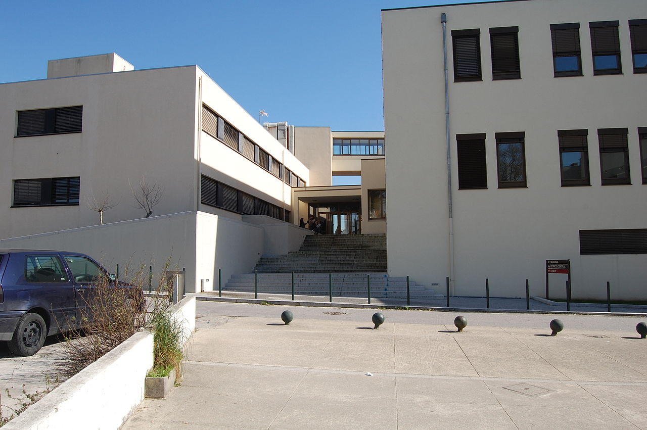 Departamento de Biologia e Edifício Administrativo da FCUP.