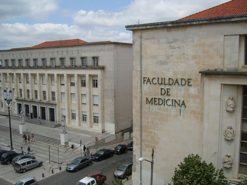 Faculdade de letras e faculdadede Medicina (polo 1) da Universidade de Coimbra